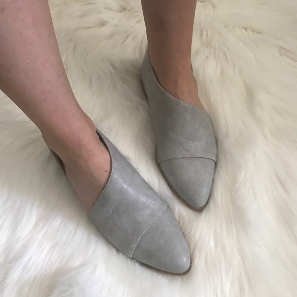 LAST 3️⃣ Vegan Leather Lt Gray Shank Flat - Picture 2 of 8